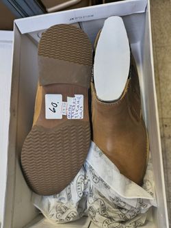 Caramel 9 and 1/2 Steve Madden ankle boots dressy parachutes