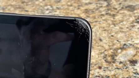 iPad Pro  M2 11 in , small crack, perfect functionality