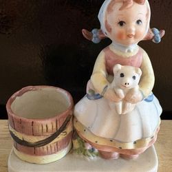 Vintage 1980 WA Porcelain figurine