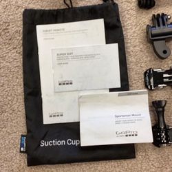 GoPro HERO 7 BLACK w/Accessories (Great Condition)