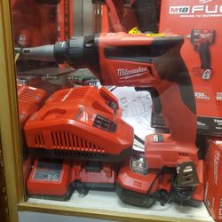 MILWAUKEE M18 FUEL BRUSHLESS DRYWALL SCREW GUN