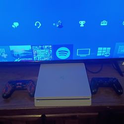 PS4 white