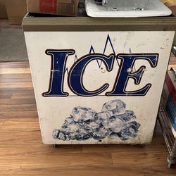 Comercial freezer good working condition