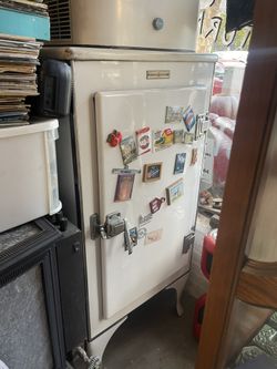 Vintage 1945 General Electric Vintage Fridge