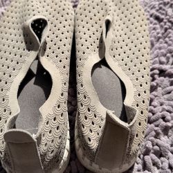 Comfy stylish slipon shoes w 9.5