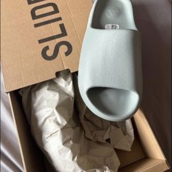 Yeezy Slides Size 8