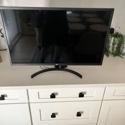 *LIKE NEW* LG 32” Computer Monitor