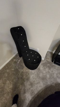 HIGH HEEL CHAIR
