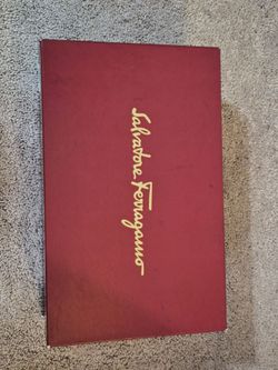 FERRAGAMO 10.5