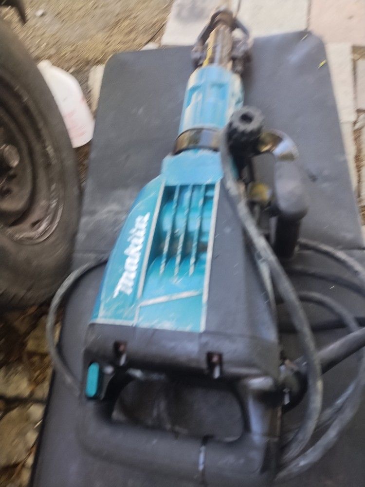 Makita Jack Hammer