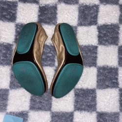 TIEKS SHOES SIZE 6-10