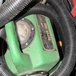 Súper 1600 Carpet Extractor 400$ 
