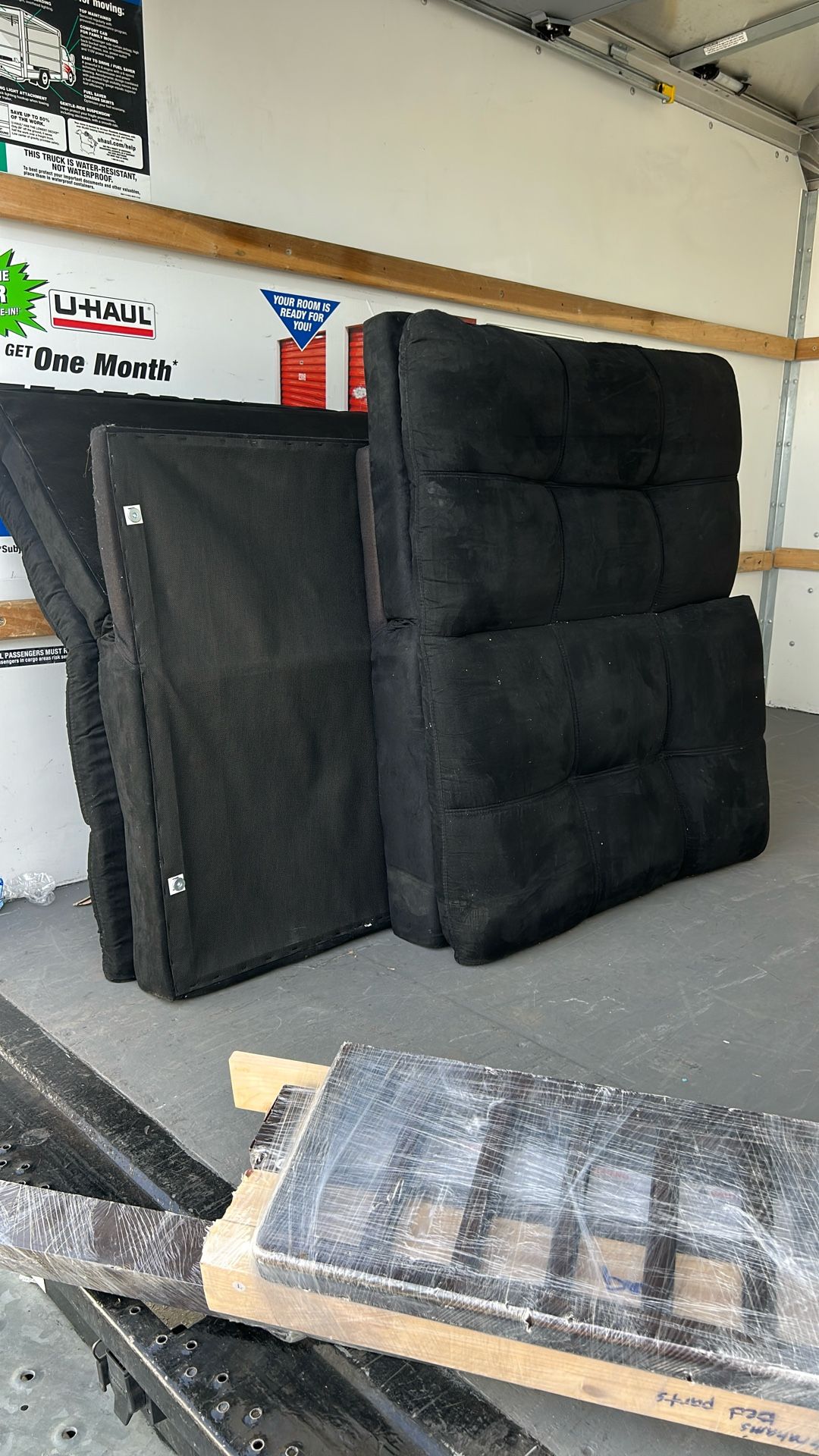 Black Futon