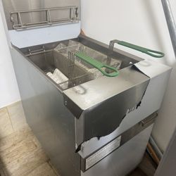 TWO Dean SR162G Gas Fryer - (1) 75 lb Vat, Floor Model, Natural Gas