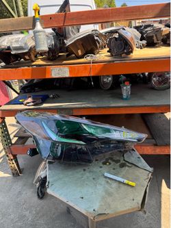 Toyota COROLLA CROSS RIGHT USED OEM HEADLIGHT (2022-2024)