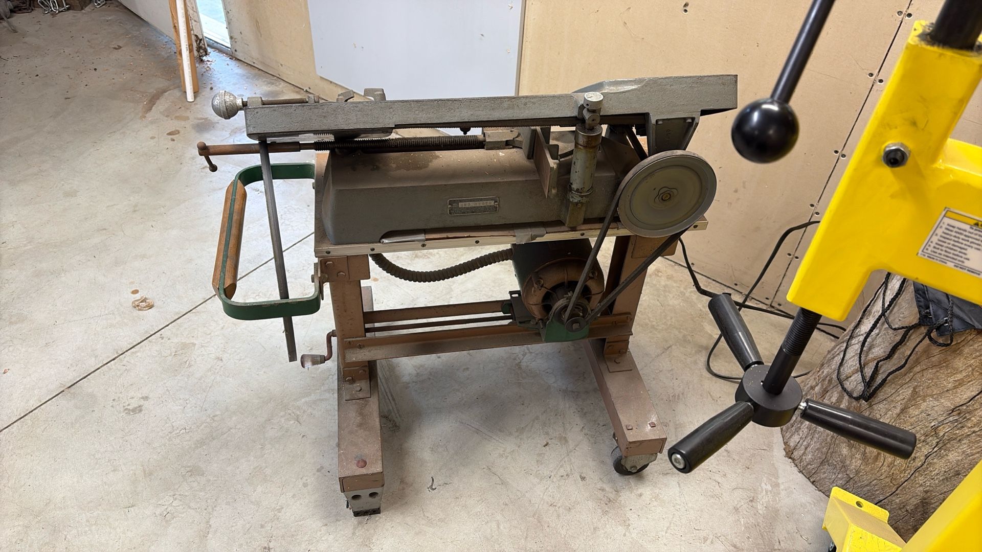 Craftsman Band Saw.