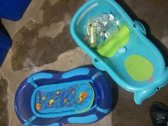 Baby bath center clean fairly new