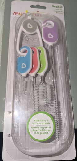 Munchkin 4-piece bottle and cup cleaning brush set with key ring
