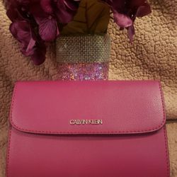 *NEW** Versatile Fushia pink CALVIN KLEIN Leather Crossbody bag, can be worn several different ways:  crossbody, clutch, wristlet or shoulder bag. 