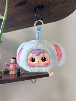 Samuel elephant keychain