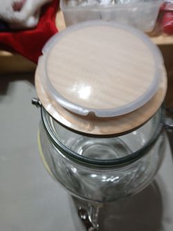 Clear glass beverage dispenser