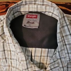 Wrangler Men's XL Beige Plaid Button Up Long Sleeve Outdoor Series Shirt Regular
