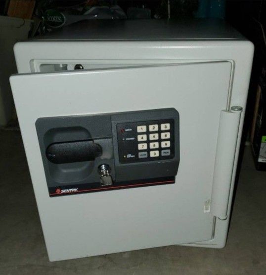 Sentry Safe S3877