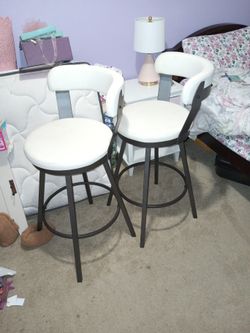 2 Bar Stools