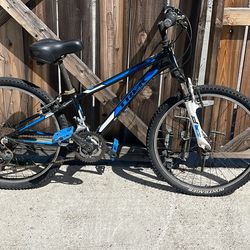 Trek MT200 Mountain Bike/Bicicleta De Montaña