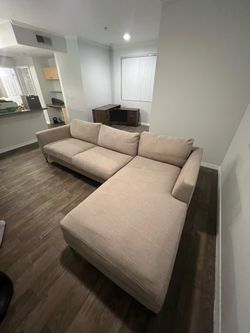Couch w/ Chaise