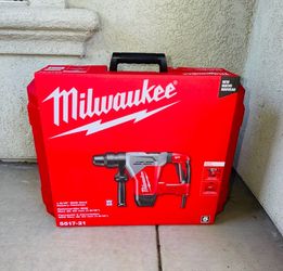 Milwaukee 1-9/16 in. SDS-Max AVS Corded Rotary Hammer - 5517-21 Brand New !!!