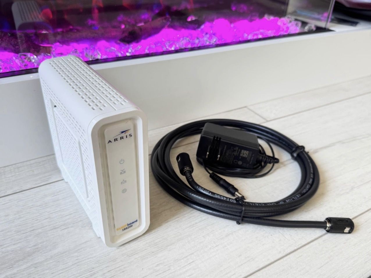Used like new-ARRIS (SB8200) Cable Modem-No box.
