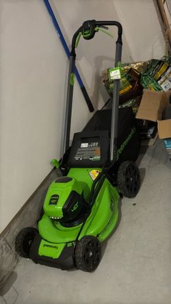 40V self propelled lawn mower pretty much new