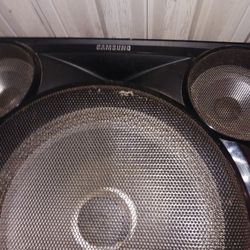 15 Samsung Speaker With Leds