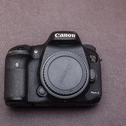 Canon 7D II 