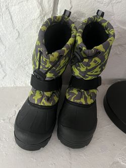 KIDS SNOW BOOTS SIZE 1