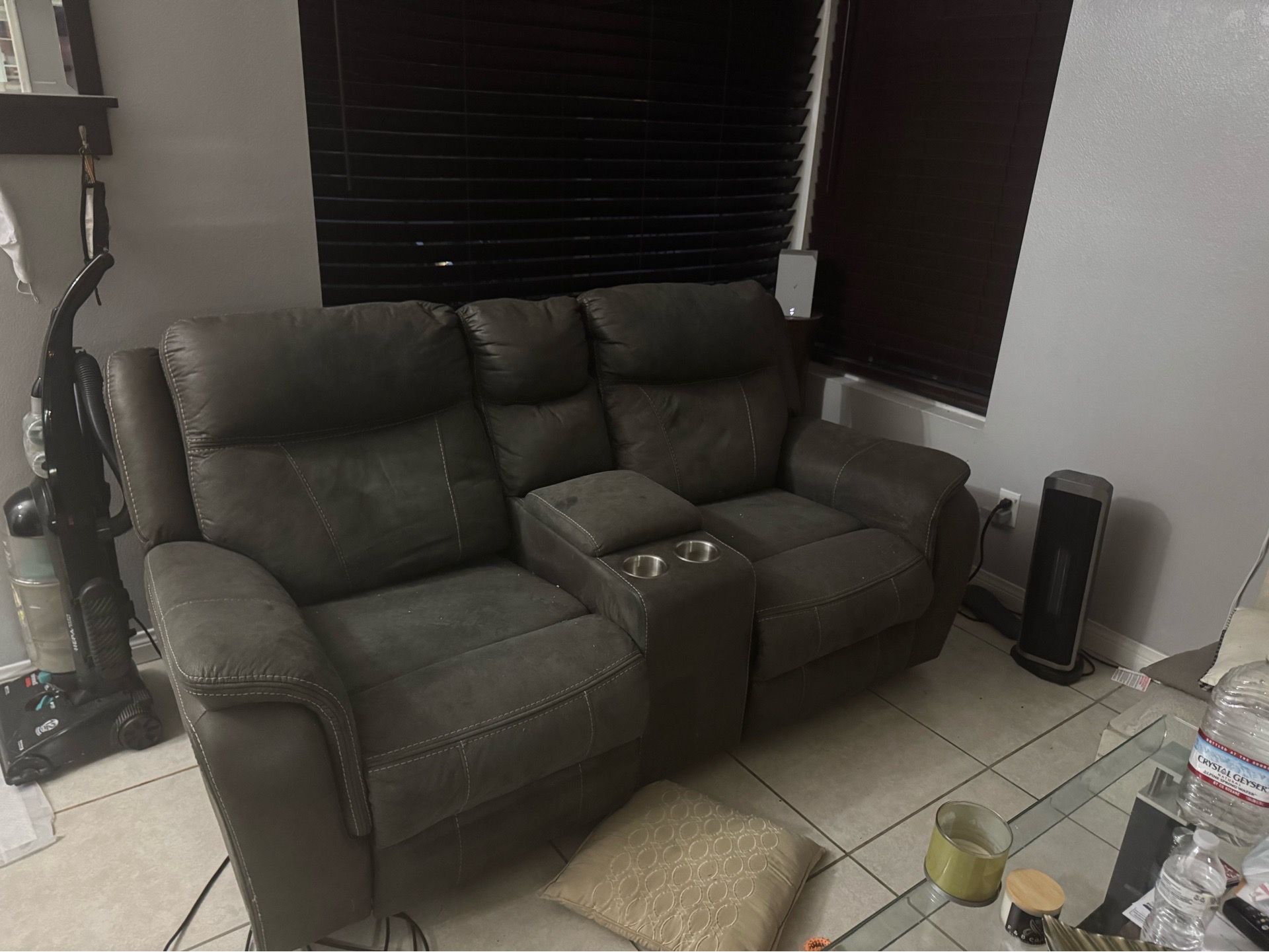 dual reclining loveseat with center console/cupholders in faux leather