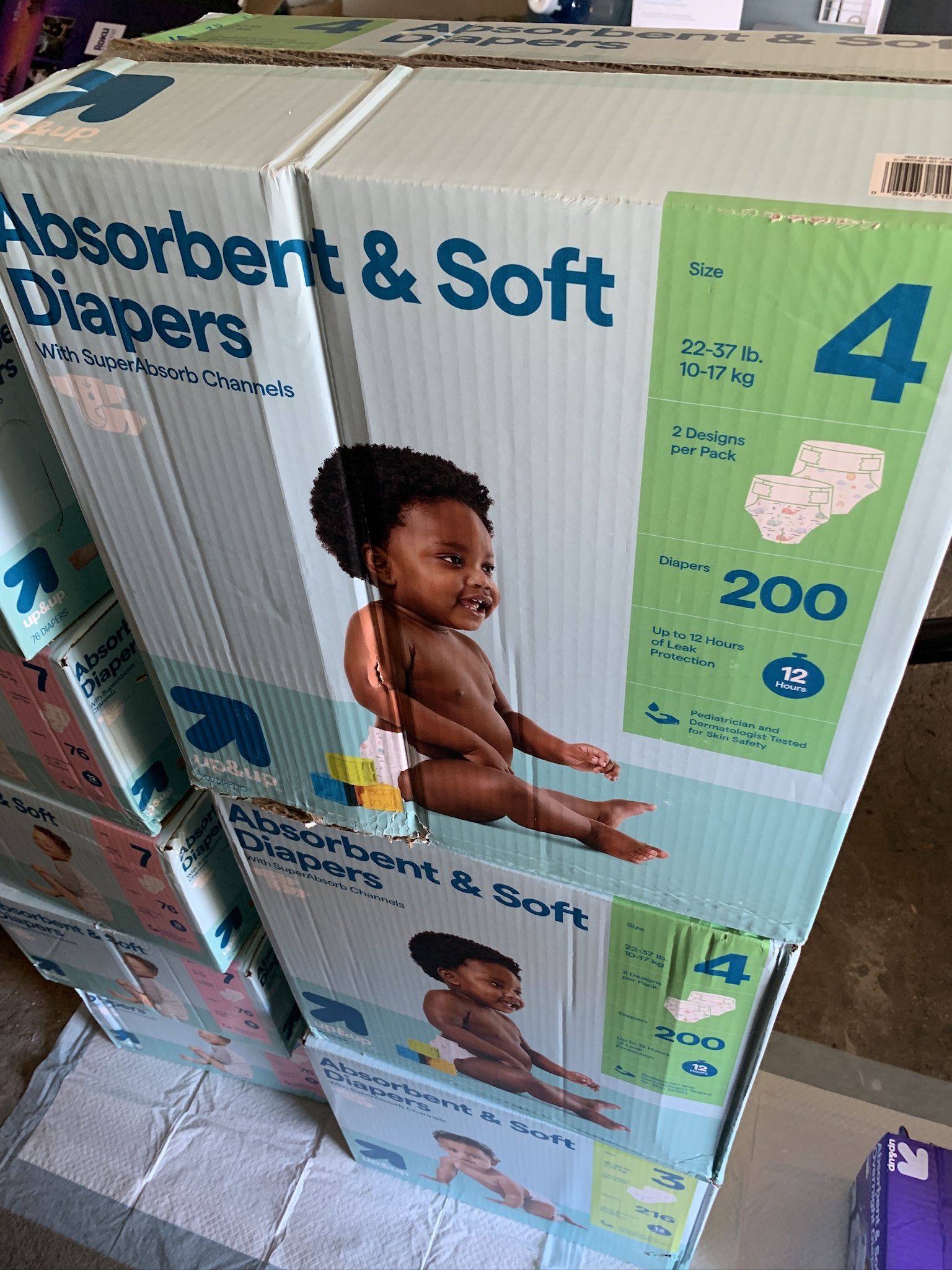 Up&Up Diapers, Size 4, 22-37 Lbs, 200 Per Box