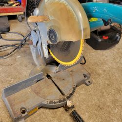 Makita 10" Miter Saw Works Great 