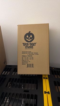 Michael Myers’s Halloween 1:6 scale trick or treat studios