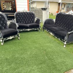 Black sofa, loveseat, and chair