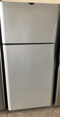 Frigidaire Top Mount  White Refrigerator
