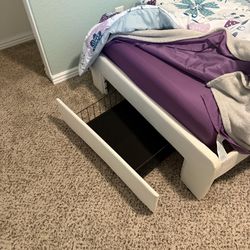 Twin size kids bed