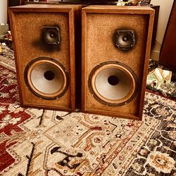 Speakers  vintage working well Classic Rare Royal 5 Speaker System , sound good 