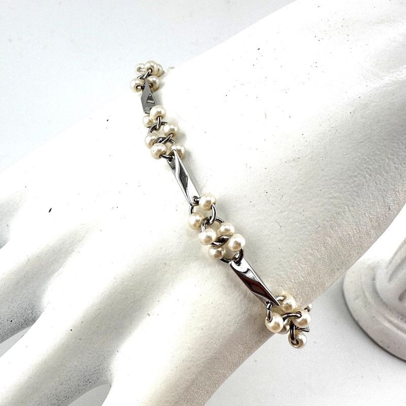 Imitation Pearl Silver Tone Chrome Finish Fancy Link Classic 6.75” Bracelet