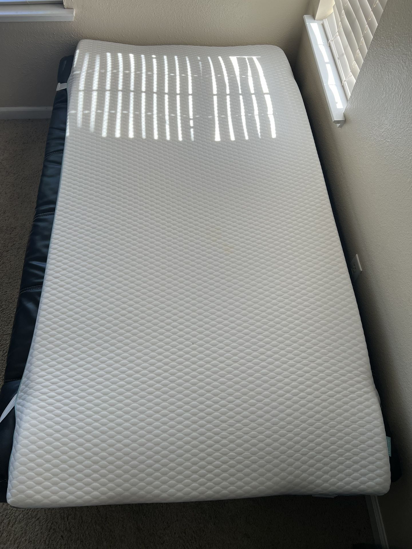 White Futon mattress Topper W/Anti-slip