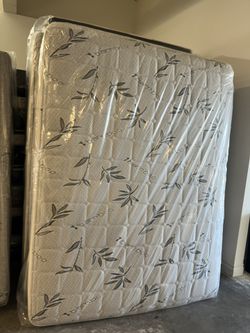 Queen Size Pillow Top Mattress 