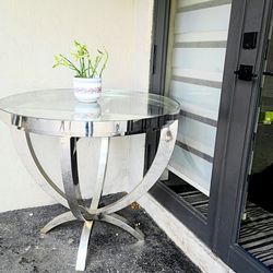 Cocktail glass table