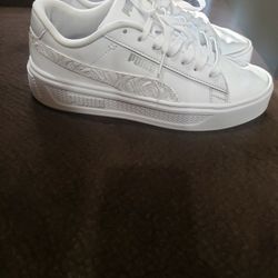 White Pumas ... Size 9  Woman 