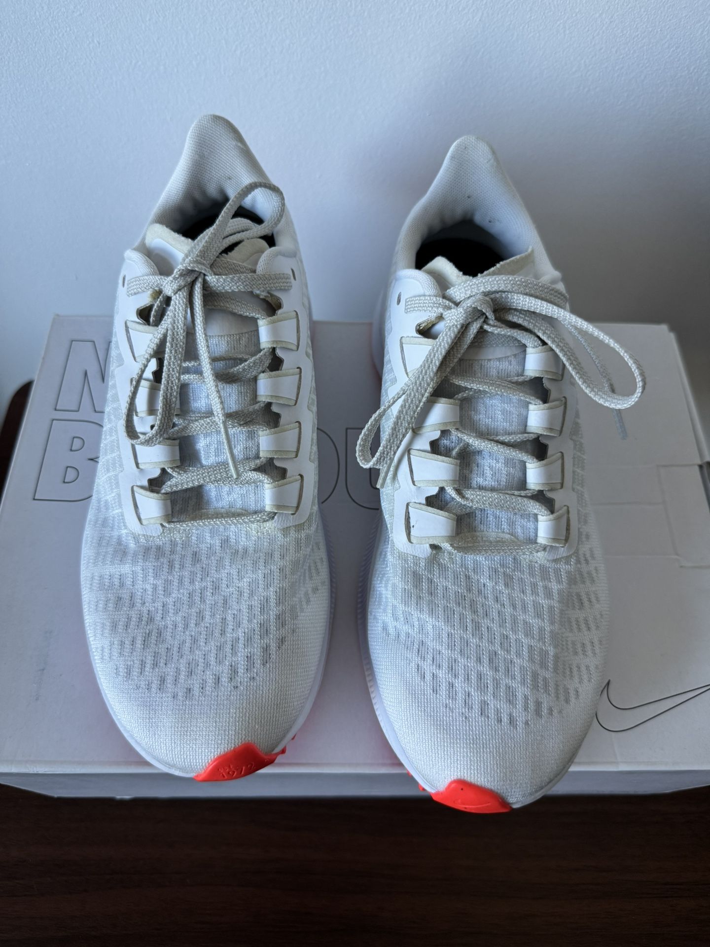 Nike Air Zoom - White and Blood Orange Size 6.5 Women